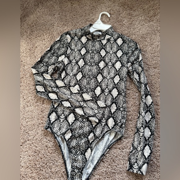 Long sleeve body suit - Picture 1 of 3